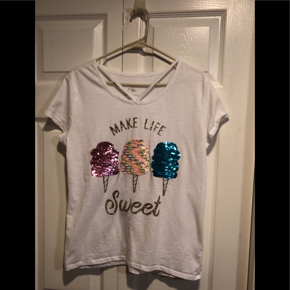 Color changing sequins white t-shirt
